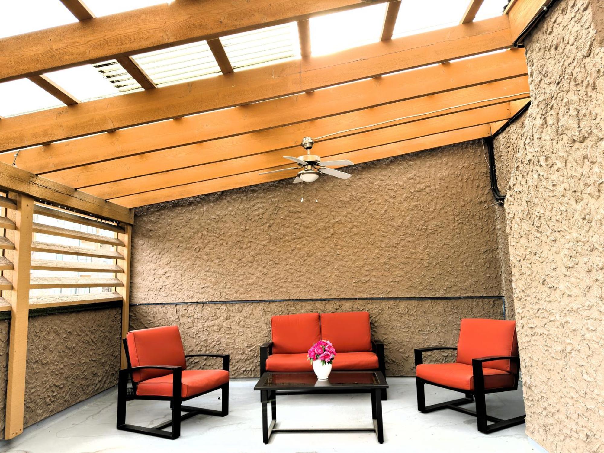 Divya Sutra Plaza And Conference Centre, Vernon, Bc エクステリア 写真