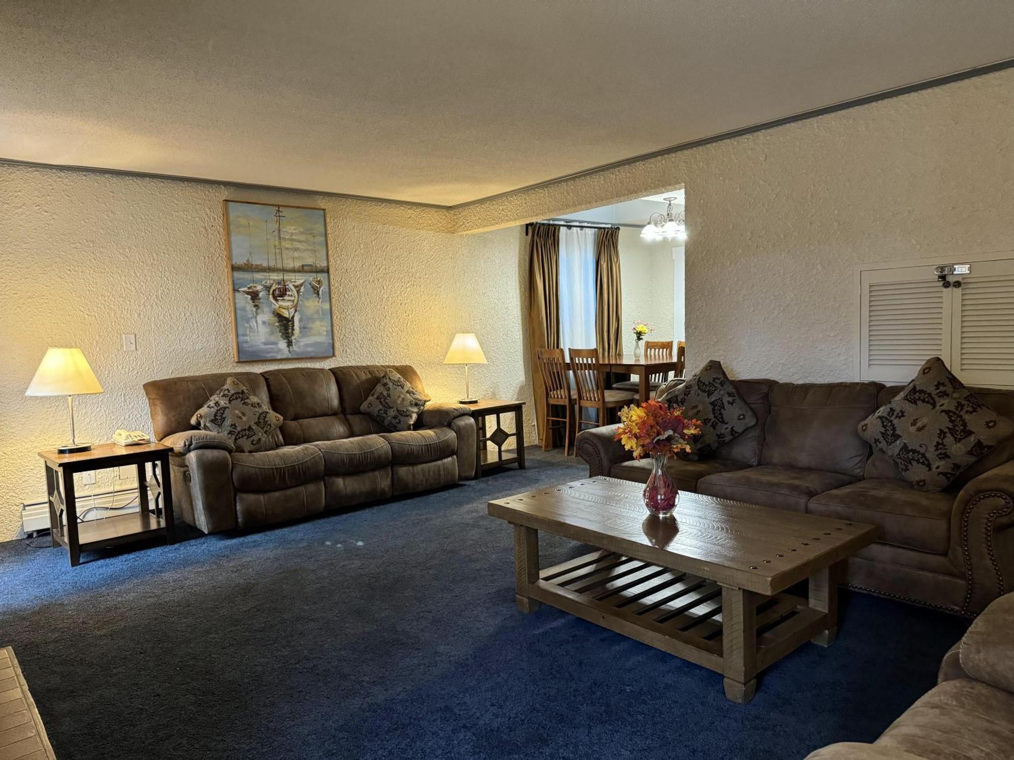 Divya Sutra Plaza And Conference Centre, Vernon, Bc エクステリア 写真